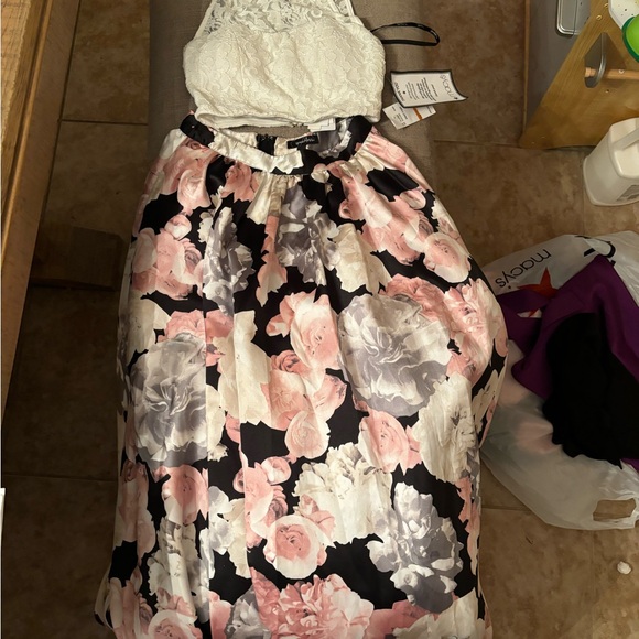 New Cream and floral Prom/semi-formal Dress - Picture 7 of 7